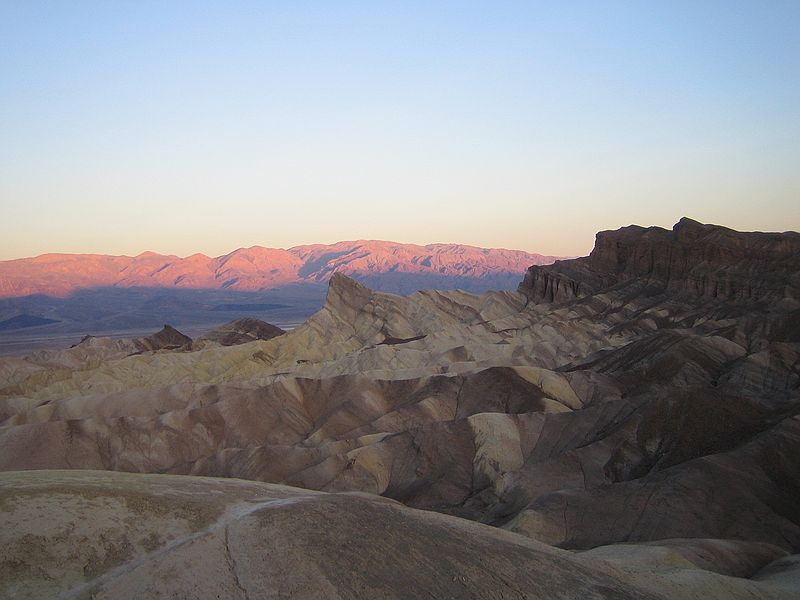 Death Valley- Udsigt fra Zabriskie point, ved solopgang